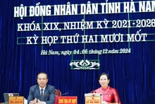Các đồng chí chủ tọa kỳ họp.