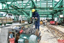 Nỗ lực thi công đúng tiến độ tuyến đường bộ trên cao dọc đường Vành đai 2
