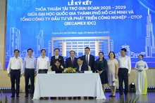 Ký kết tài trợ giữa Đại học Quốc gia Thành phố Hồ Chí Minh và Tổng Công ty Becamex IDC. 