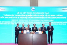 Ký kết thỏa thuận hợp tác giữa Viện Hệ thống Nano Điện tử Fraunhofer ENAS và Tổng công ty Becamex IDC nhằm thành lập Trung tâm nghiên cứu vi điện tử tại Bình Dương. 
