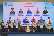 11 cá nhân nhận danh hiệu "Công dân trẻ tiêu biểu tỉnh Bình Dương". 