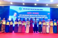 Tuyên dương, khen thưởng các cá nhân, tập thể có thành tích xuất sắc trong thực hiện cuộc vận động “Đẩy mạnh học tập và làm theo tư tưởng, đạo đức, phong cách Hồ Chí Minh”.