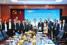 VinFast Energy và Rạng Đông hợp tác phát triển giải pháp năng lượng tái tạo và pin lưu trữ.