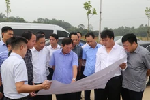 Chủ tịch Ủy ban nhân dân tỉnh phú Thọ Bùi Văn Quang kiểm tra, chỉ đạo đẩy nhanh tiến độ xây dựng Khu công nghiệp Cẩm Khê.