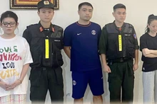 Công an bắt giữ, quản thúc các đối tượng.