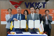 Đại diện VKIST và DataStreams ký kết biên bản hợp tác 