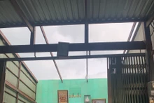 Ảnh minh hoạ: Một căn nhà bị tốc mái do ảnh hưởng giông lốc.