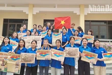 Phụ san đặc biệt của Báo Nhân Dân được dành tặng cho sinh viên các trường đại học, cao đẳng trên địa bàn tỉnh Sơn La.