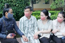 Ngay từ sáng sớm, gia đình và người thân của các phạm nhân được đặc xá đã có mặt để chứng kiến khoảnh khắc xúc động này.