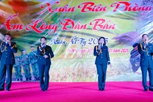 Một tiết mục văn nghệ do Bộ đội Biên phòng biểu diễn.
