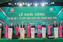 Các đại biểu động thổ khởi công Dự án số 1-Tổ hợp hóa chất Đức Giang.
