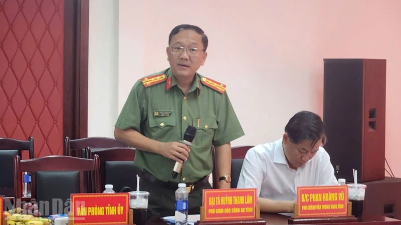 Đại tá Huỳnh Thanh Lâm, Phó Giám đốc Công an tỉnh An Giang thông tin tại buổi giao ban báo chí định kỳ tháng 3/2026.