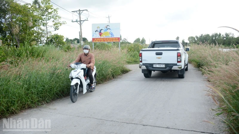 Lộ giao thông trên địa bàn xã Hòa Điền.
