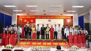 Ban chấp hành Đảng bộ phường Tân Bình nhiệm kỳ 2025 - 2030 ra mắt đại hội (ảnh Linh Bảo).