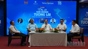 Các đại biểu tham gia buổi tọa đàm. (Ảnh: Linh Bảo)