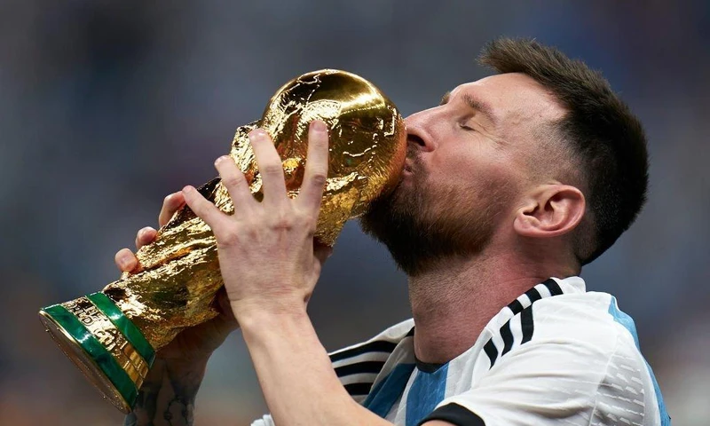 [Ảnh] Messi ẵm trọn cúp Vàng