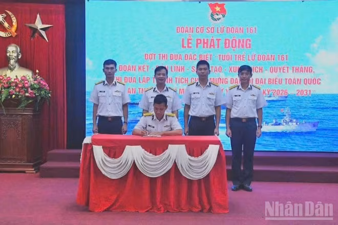 Ký kết giao ước thi đua tại Lữ đoàn 161, Vùng 3 Hải quân.