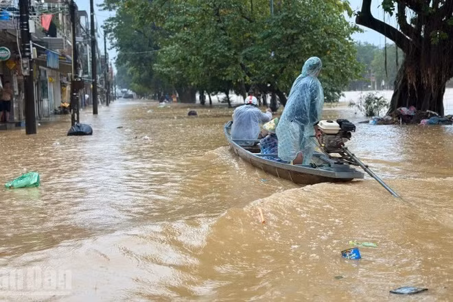 Tính đến sáng 4/11, mưa lũ đã làm 46 người chết và mất tích, trong đó có 40 người chết. (Ảnh: minh họa)