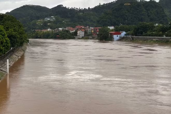 Hình ảnh nước sông Kỳ Cùng đang lên lúc 8 giờ 30 phút ngày 22/8. (Hình ảnh do Đài Khí tượng thủy văn Lạng Sơn cung cấp)