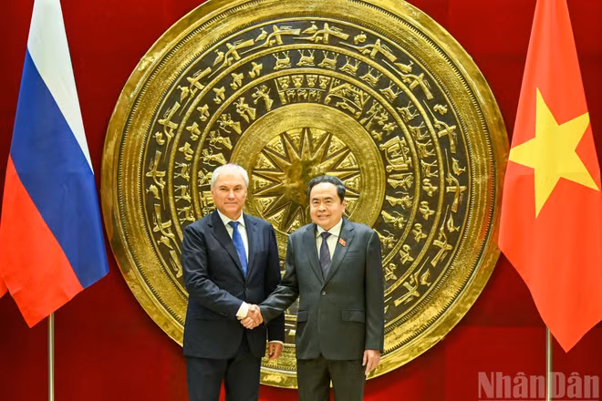 Chủ tịch Quốc hội Trần Thanh Mẫn và Chủ tịch Duma Quốc gia Quốc hội Liên bang Nga Vyacheslav Volodin. (Ảnh: DUY LINH)