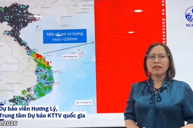 Dự báo viên Nguyễn Thị Hương Lý, Phòng Dự báo thời tiết, Trung tâm Dự báo Khí tượng Thủy văn quốc gia, Cục Khí tượng Thủy văn, thông tin về tình hình mưa lớn diện rộng đang diễn ra tại khu vực Trung Bộ.