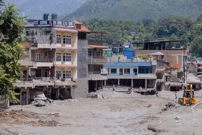 Hiện trường lũ quét tàn phá nghiêm trọng ở khu vực Nuwakot, Nepal ngày 27/8/2026. (Ảnh: THX/TTXVN)