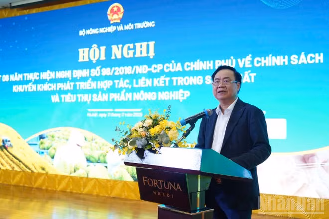 Thứ trưởng Nông nghiệp và Môi trường Võ Văn Hưng phát biểu tại Hội nghị.