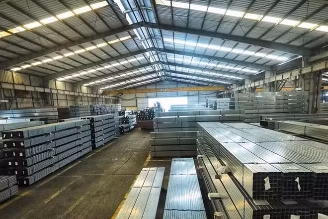 Theo quy định mới, EU sẽ duy trì tổng hạn ngạch nhập khẩu thép được miễn thuế ở mức 18,3 triệu tấn mỗi năm. (Ảnh: TTXVN)