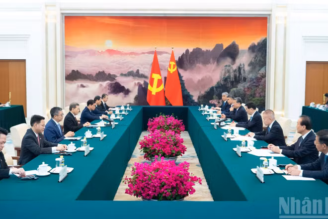 Đồng chí Lê Minh Trí hội kiến đồng chí Vương Hộ Ninh.