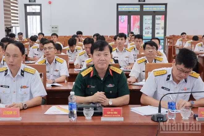 Các đại biểu tham dự Hội nghị tập huấn.