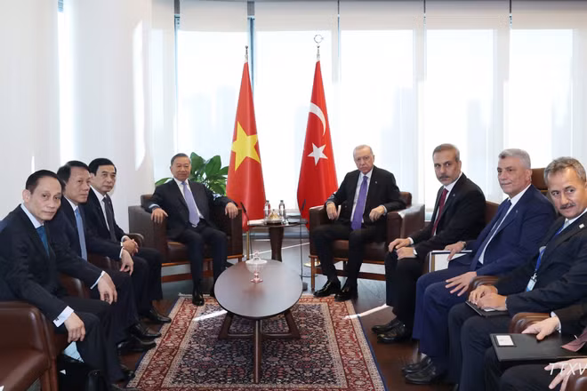 Tổng Bí thư, Chủ tịch nước Tô Lâm gặp Tổng thống Thổ Nhĩ Kỳ Recep Tayyip Erdogan. (Ảnh: TTXVN)