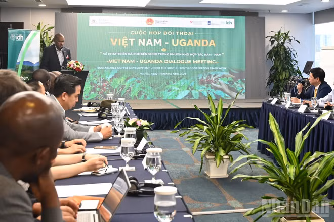 Đối thoại “Thúc đẩy phát triển ngành cà phê bền vững trong khuôn khổ Hợp tác Nam-Nam” ngày 11/8, tại Hà Nội.
