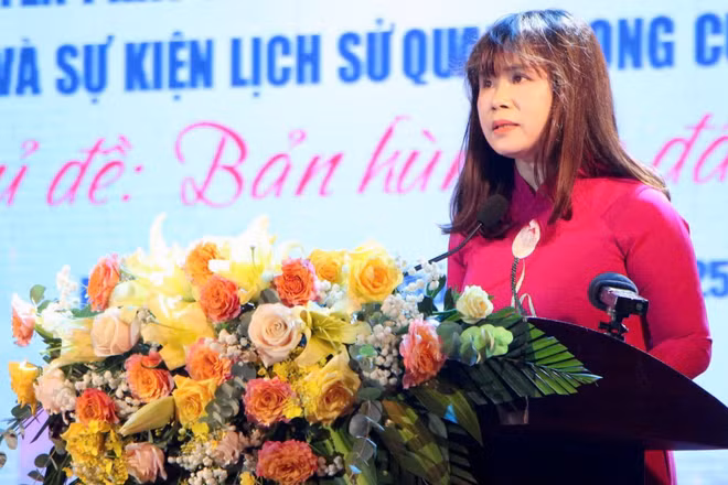 Cục trưởng Cục Văn hóa cơ sở, Gia đình và Thư viện Ninh Thị Thu Hương tại một sự kiện của ngành thư viện. (Ảnh CTTĐT). 