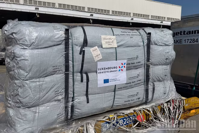 Lô hàng viện trợ khẩn cấp của Liên minh châu Âu (EU) được vận chuyển từ Luxembourg.