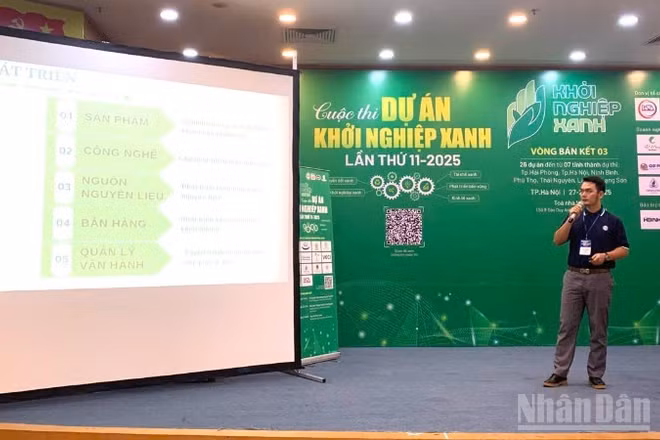 Thí sinh thuyết trình tại cuộc thi “Cuộc thi Khởi nghiệp xanh lần thứ 11 khu vực phía bắc”.