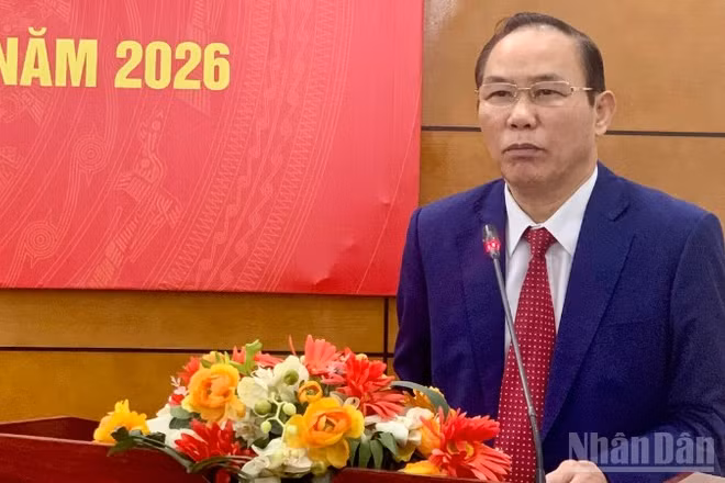 Thứ trưởng Nông nghiệp và Môi trường Phùng Đức Tiến phát biểu chỉ đạo Hội nghị. 