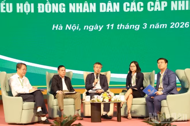 Các đại biểu cung cấp tham gia mạn đàm giới thiệu tiểu sử các ứng cử viên đại biểu Quốc hội khóa XVI và đại biểu Hội đồng nhân dân các cấp, nhiệm kỳ 2026-2031.
