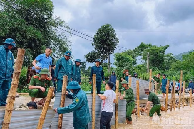 Bộ Nông nghiệp và Môi trường đề nghị các địa phương miền bắc và Bắc Trung Bộ tăng cường kiểm tra, tuần tra, chuẩn bị lực lượng, vật tư theo phương châm “4 tại chỗ” để bảo đảm an toàn hệ thống đê điều.
