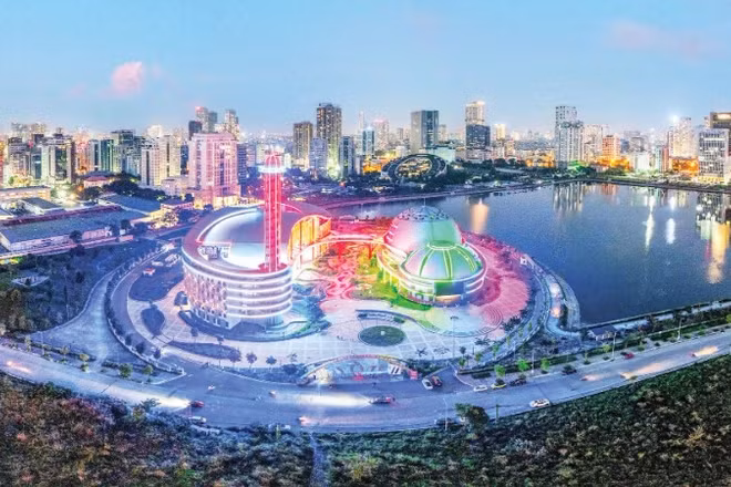 Hạ tầng đô thị tại Thủ đô Hà Nội ngày càng được đầu tư khang trang, hiện đại. (Ảnh TRẦN THU HÀ)