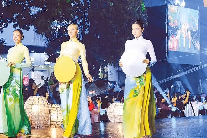 Lễ hội Áo dài là sự kiện du lịch nổi bật của Thành phố Hồ Chí Minh trong quý I/2026. (Ảnh: THẾ ANH)