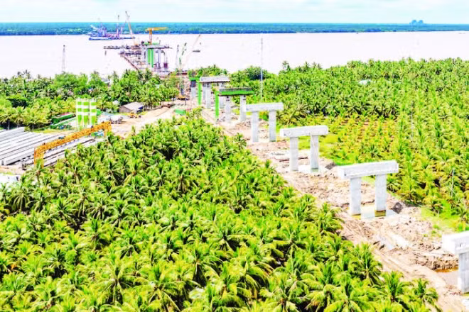 Công trình cầu Đại Ngãi 1 bắc qua sông Hậu nối tỉnh Vĩnh Long, thành phố Cần Thơ sau một năm thi công.