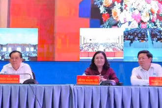 Lãnh đạo tỉnh Bến Tre chủ trì Hội nghị vận hành thử nghiệm chính quyền 2 cấp. (Ảnh: HOÀNG TRUNG)