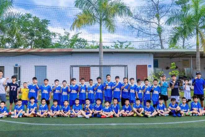 Hoạt động thu hút đông đảo các em nhỏ tham gia, mở ra cơ hội tiếp cận môi trường đào tạo bóng đá chuyên nghiệp cho những tài năng trẻ. (Ảnh: Trung tâm N2B Football Cao Bằng)