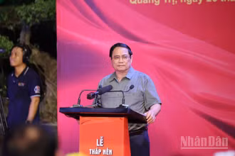 Thủ tướng Chính phủ Phạm Minh Chính phát biểu ý kiến tại Lễ Thắp nến tri ân các Anh hùng liệt sĩ.(Ảnh: Nhật Bắc/VGP).