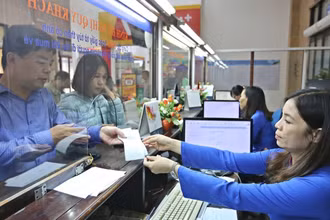 Tuyến Vinh-Hà Nội, cung chặng Đà Nẵng-Diêu Trì được giảm giá vé tới 40% nhằm kích cầu đi lại sau cao điểm hè. (Ảnh: VNR)