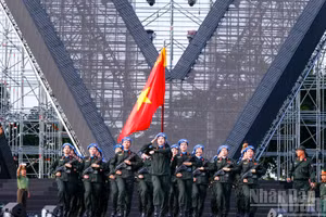 Các lực lượng sẵn sàng cho Chương trình nghệ thuật chính luận “Tổ quốc trong tim” diễn ra tối 23/8.