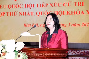 Đồng chí Bùi Thị Minh Hoài phát biểu tại hội nghị.
