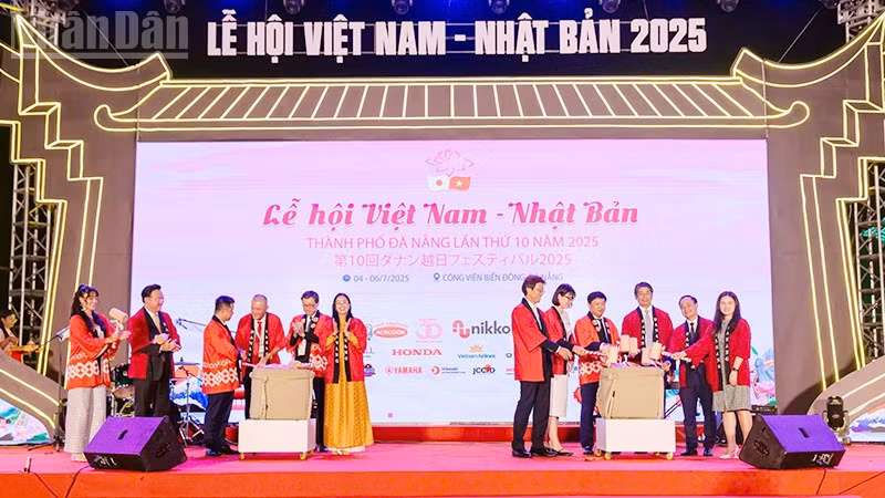 Ngoại giao văn hóa góp phần quảng bá, phát huy giá trị bản sắc con người thành phố.
