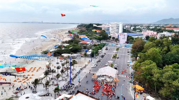 Bãi biển Dinh Cô, Long Hải. (Ảnh: Lê Đình Thìn) 