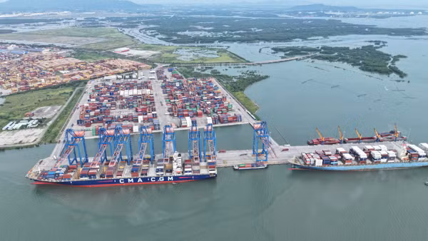 Tàu container cập cảng ở Cái Mép-Thị Vải. (Ảnh: Doanh nghiệp cung cấp)